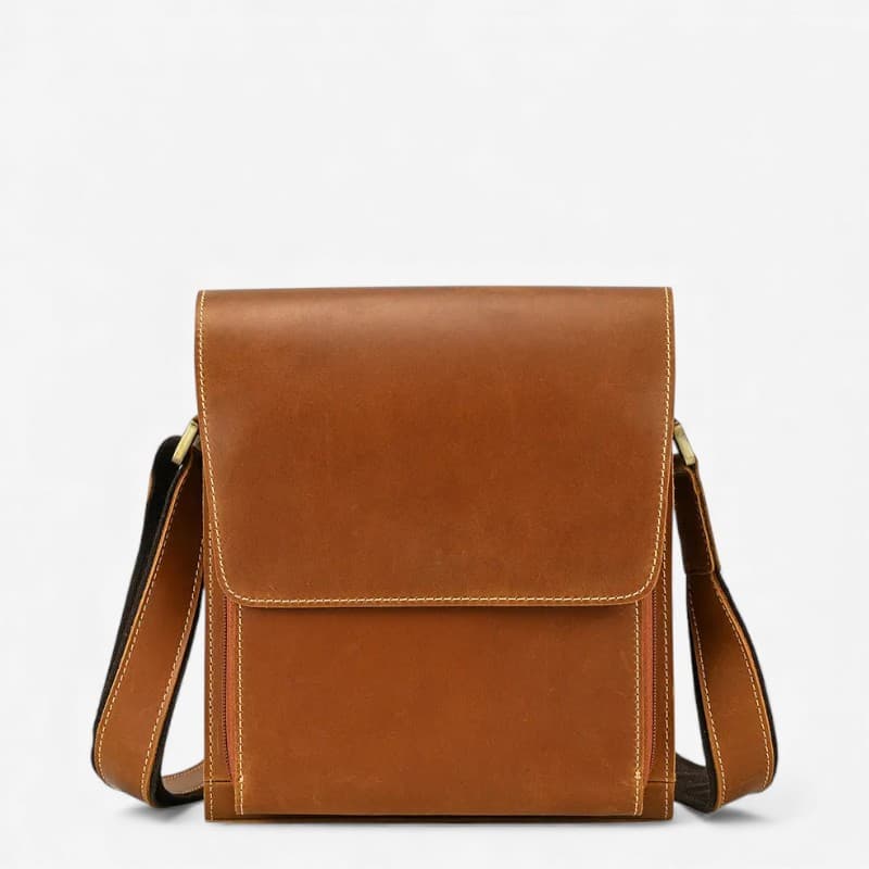 Sac bandoulière homme en cuir de vachette marron avec rabat et sangle réglable