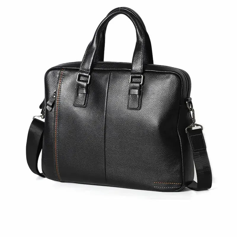 Vue en trois-quarts du sac à bandoulière homme en cuir noir avec double poignée et sangle
