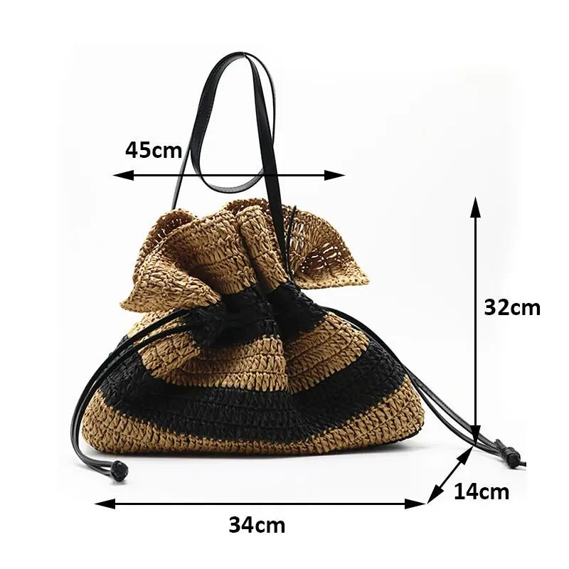 Sac bourse en paille tressée rayé noir et marron avec dimensions indiquées 34x32x14 cm