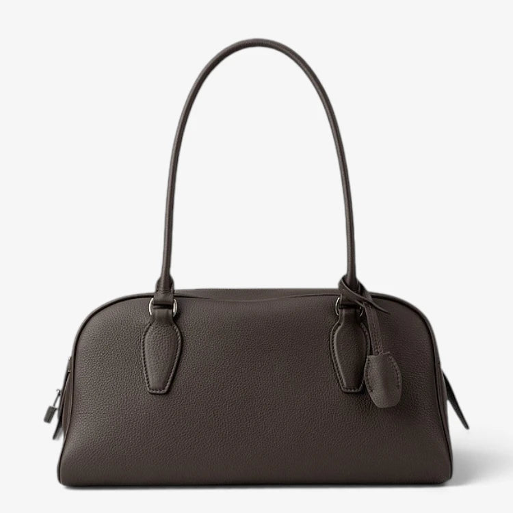 Sac bowling pour femme en cuir grainé marron foncé avec longues anses, vu de face