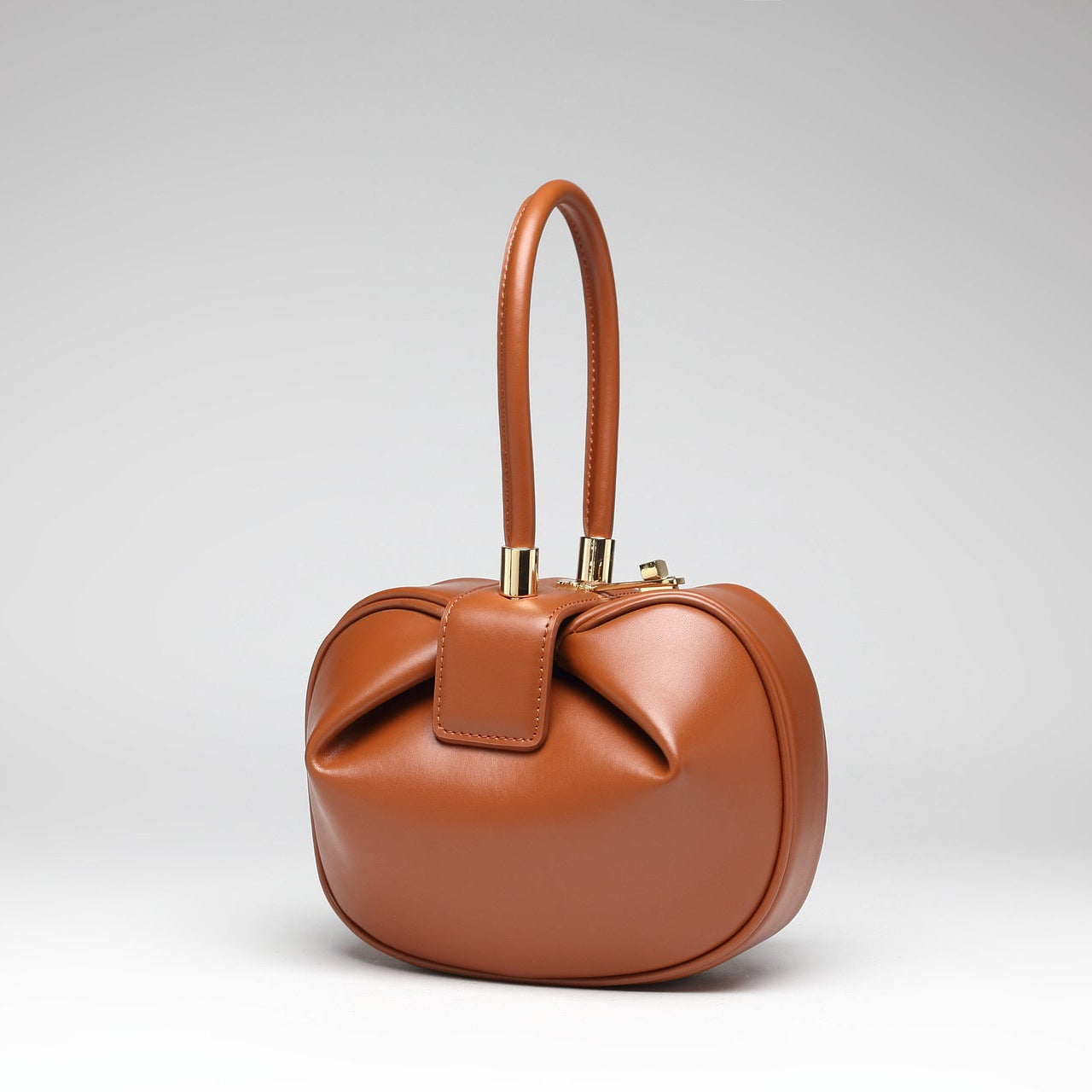 Sac cabas en cuir bombé marron vu de face