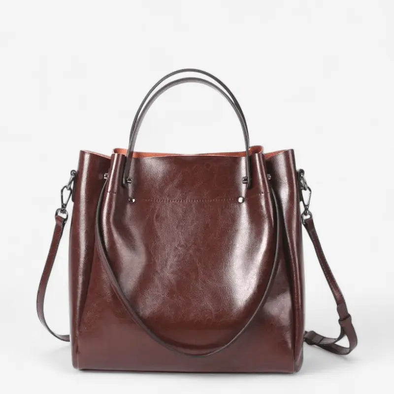 Sac cabas en cuir marron foncé pour femme, vue de face avec anses et bandoulière