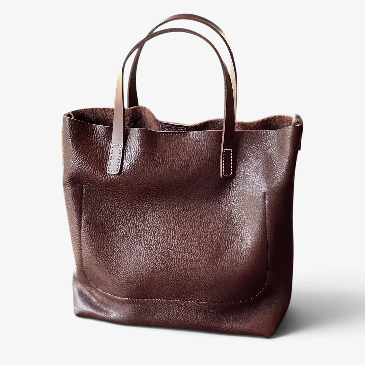 Sac cabas en cuir marron foncé avec anses assorties