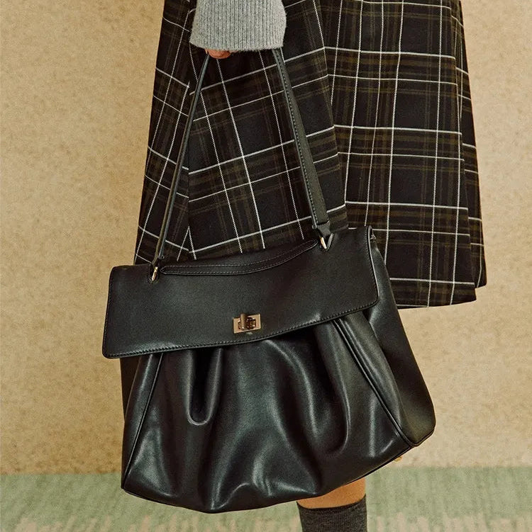 Sac cabas cuir noir femme utilisation quotidienne silhouette