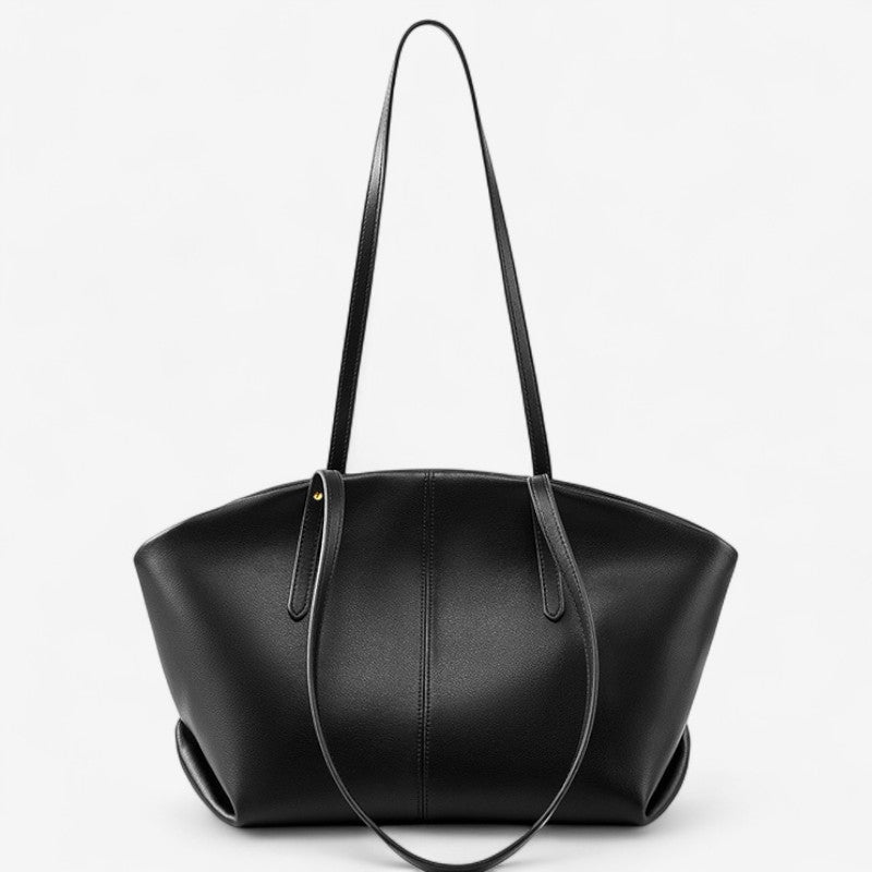 Vue de face du sac cabas femme en cuir noir, grande capacité, avec longues anses souples et design horizontal élégant.