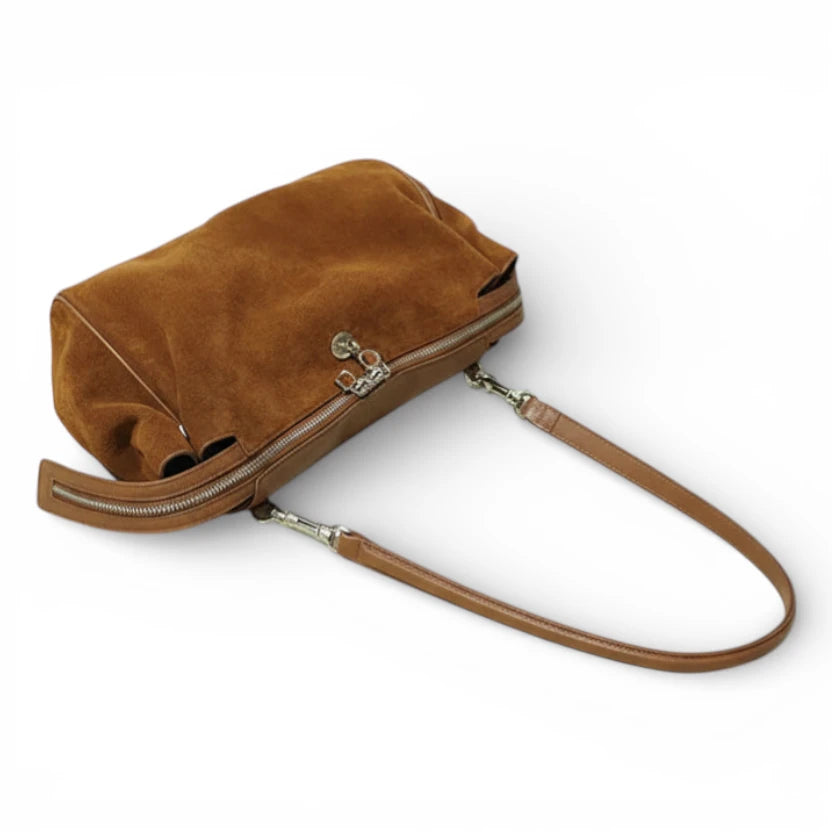 Vue dessus du sac en cuir de vachette suédé avec bandoulière