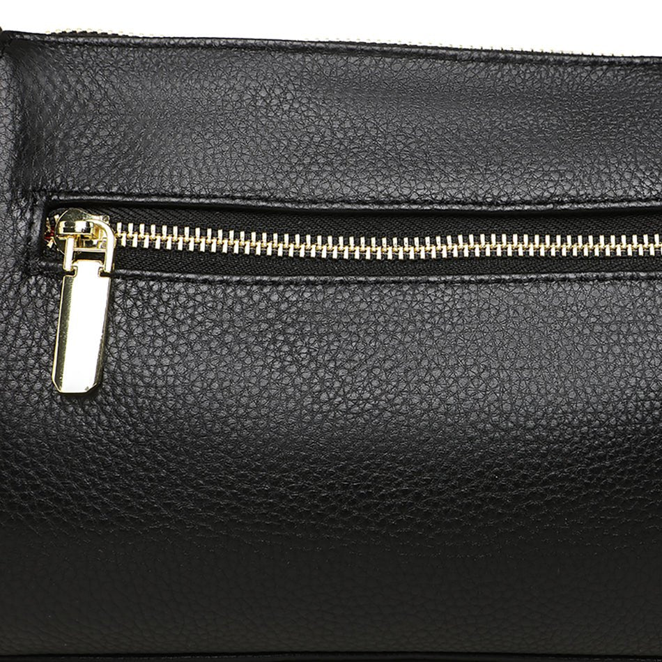 Vue arrière du sac en cuir de vachette noir avec fermeture éclair