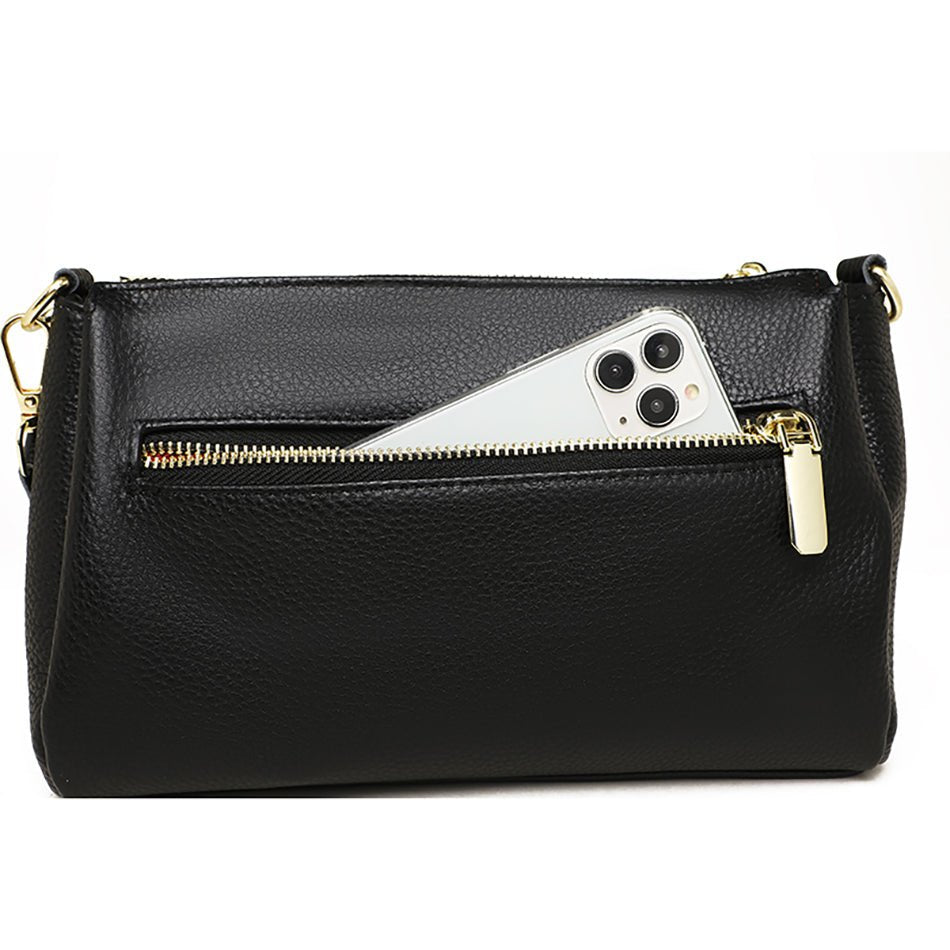 Sac en cuir de vachette noir avec poche arrière contenant un smartphone