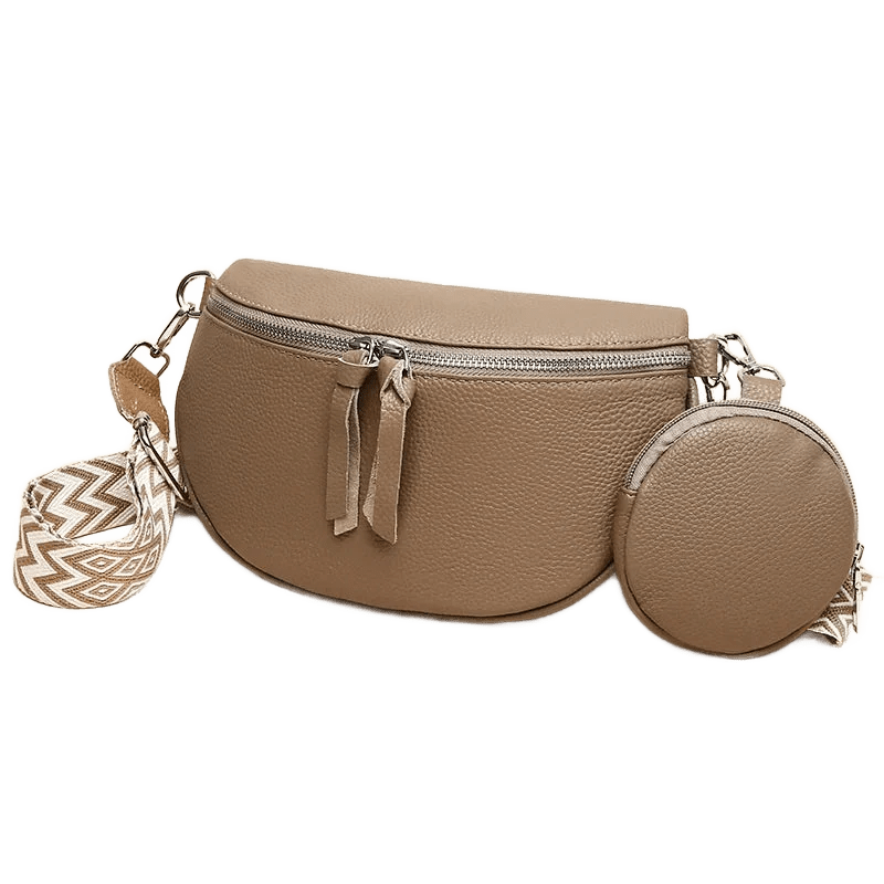 Sac de poitrine en cuir souple camel vu de face avec bandoulière et pochette ronde assortie