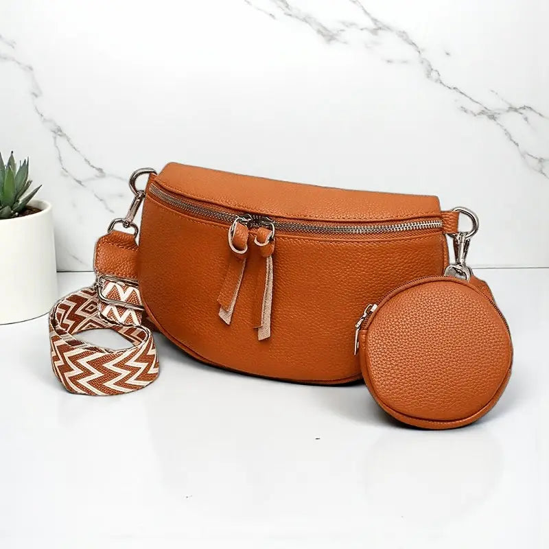 Sac de poitrine femme en cuir souple camel avec bandoulière tressée et pochette ronde assortie