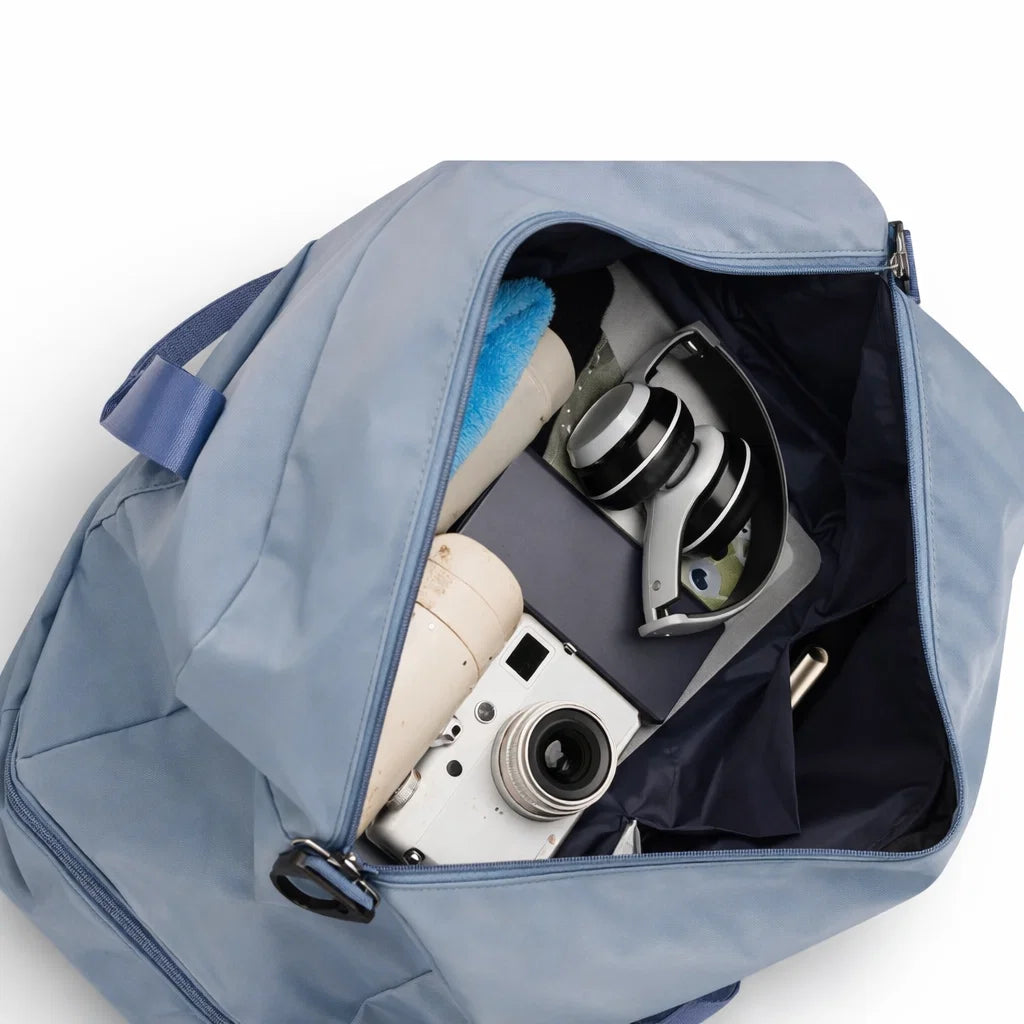 Intérieur spacieux du sac de voyage femme avec grand compartiment principal