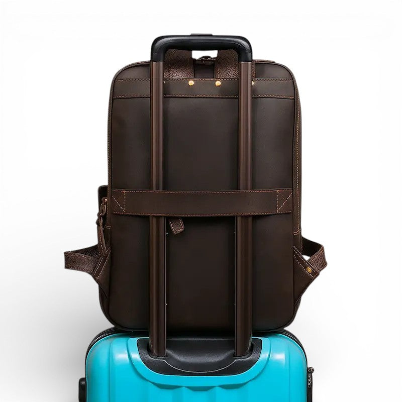 Sac à dos cuir véritable brun foncé fixé sur poignée de valise avec sangle arrière