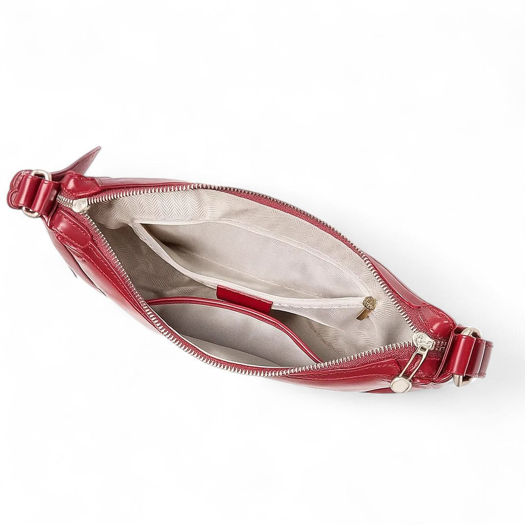 Vue intérieure du sac en cuir rouge montrant la doublure polyester et les poches de rangement.