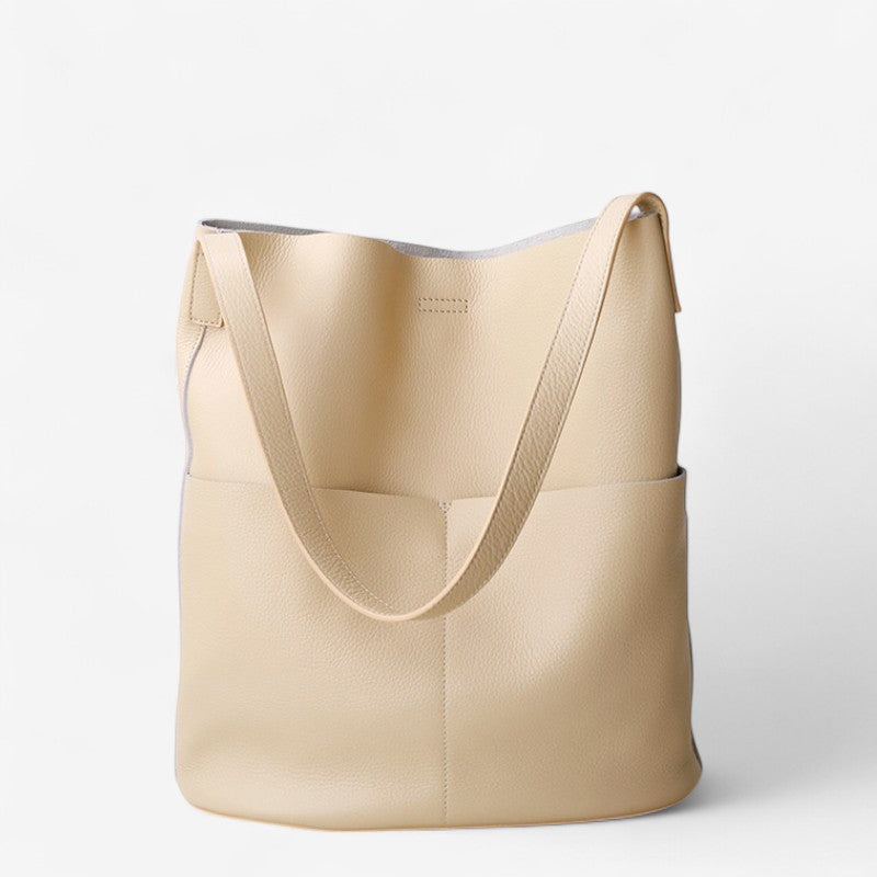 Vue de face du sac fourre-tout beige en cuir à poignées souples