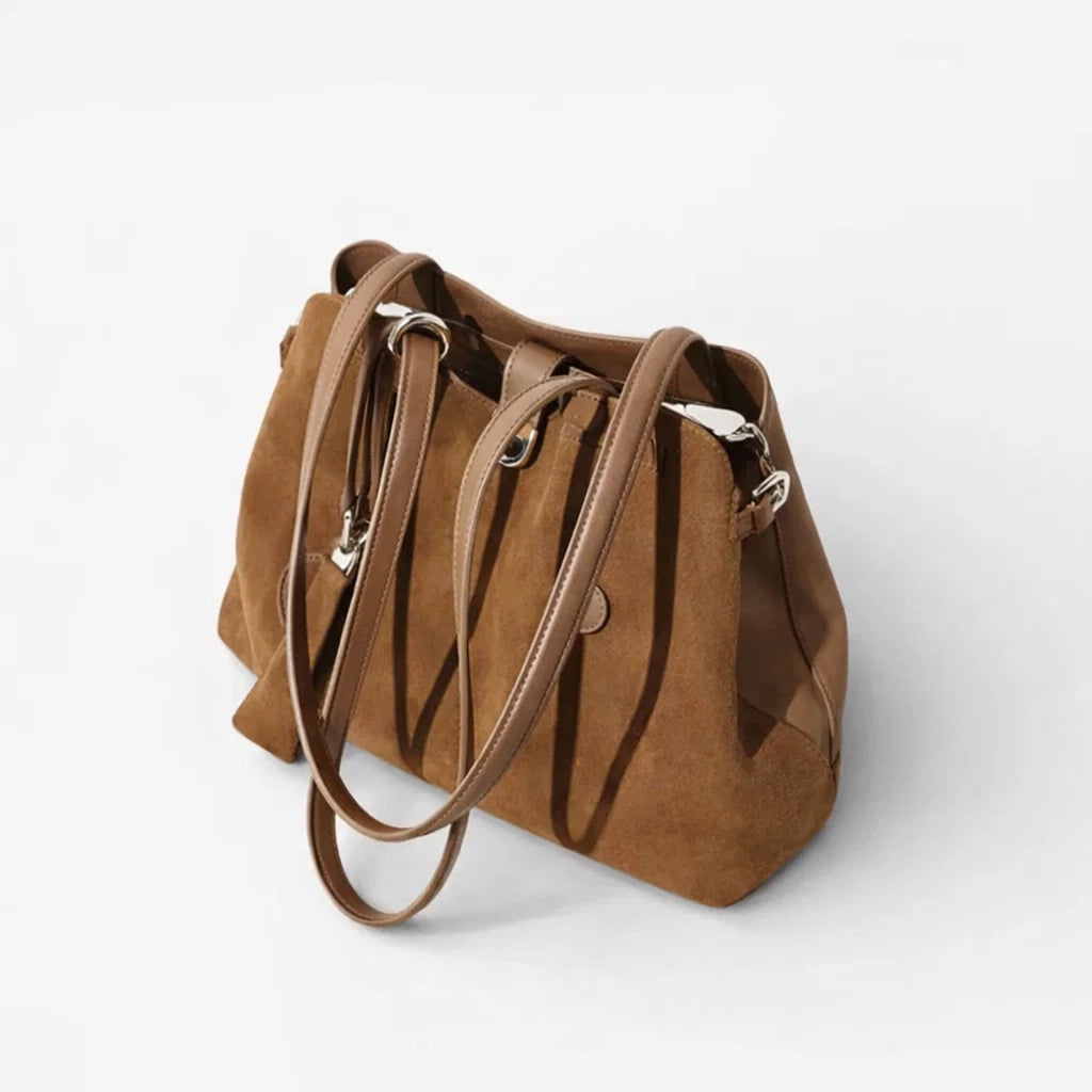 Vue en hauteur du sac à main en cuir marron avec anses longues étendues