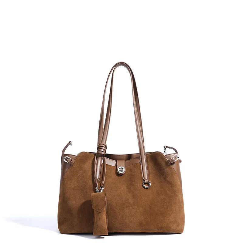 Vue latérale gauche du sac à main en cuir marron, anses longues visibles