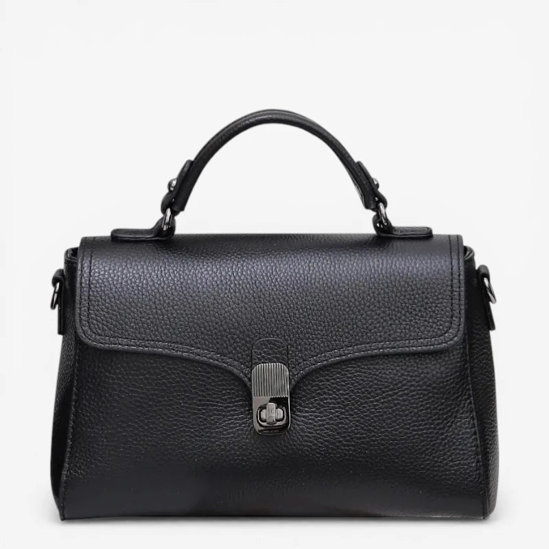 Sac à main noir en cuir de vachette avec rabat et fermoir métallique vue de face