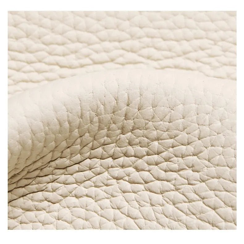 Détail du cuir véritable grainé beige du sac à main premium