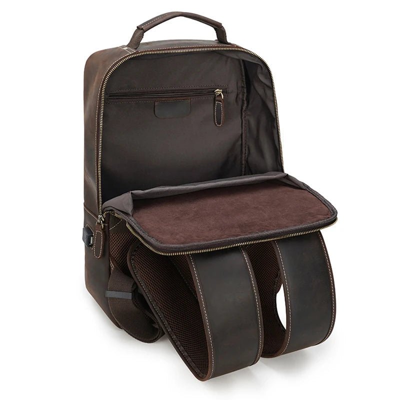 Vue intérieure du sac à dos en cuir marron avec grande poche vide