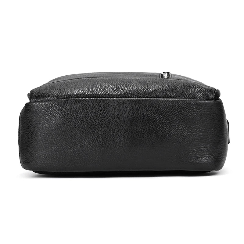 Base du sac à dos ordinateur cuir noir avec finition grainée