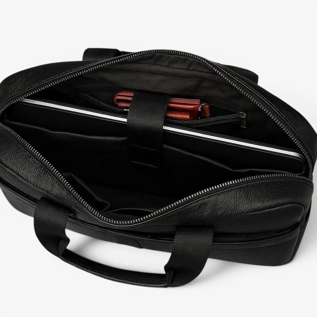 Intérieur du sac en cuir noir avec ordinateur portable 15 pouces