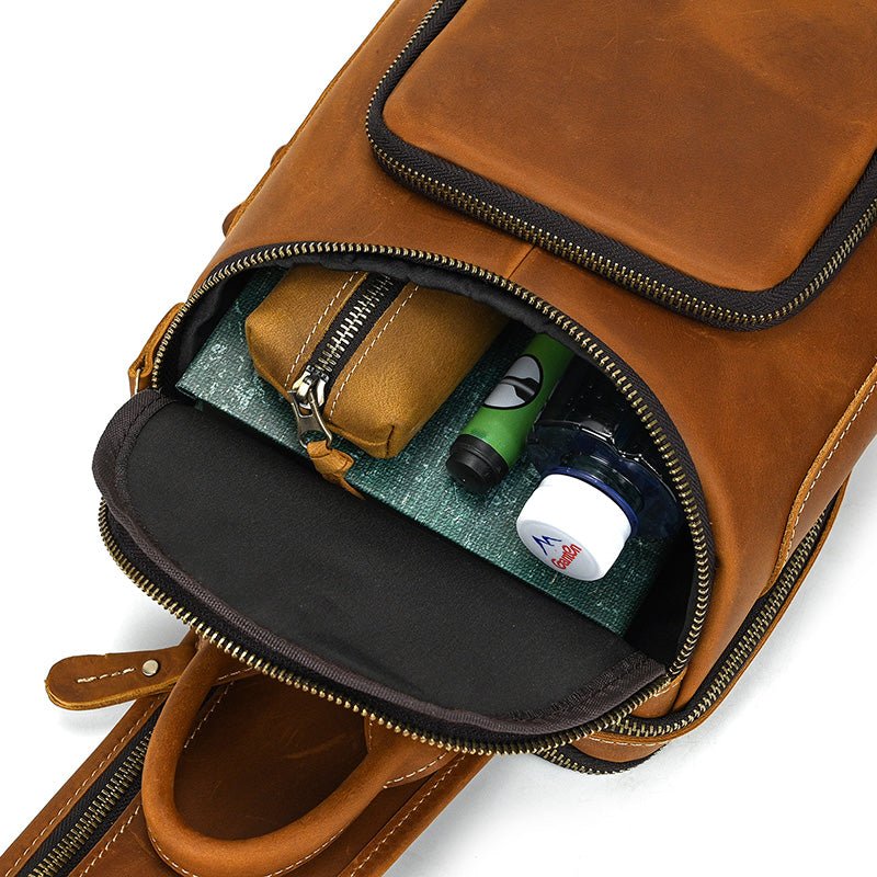 sac de poitrine en cuir véritable marron clair poche avant remplie avec accessoires