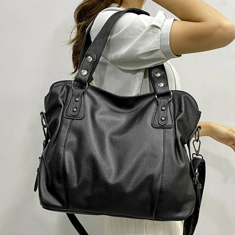 Sac porté épaule noir porté à l'épaule pour les cours ou le quotidien