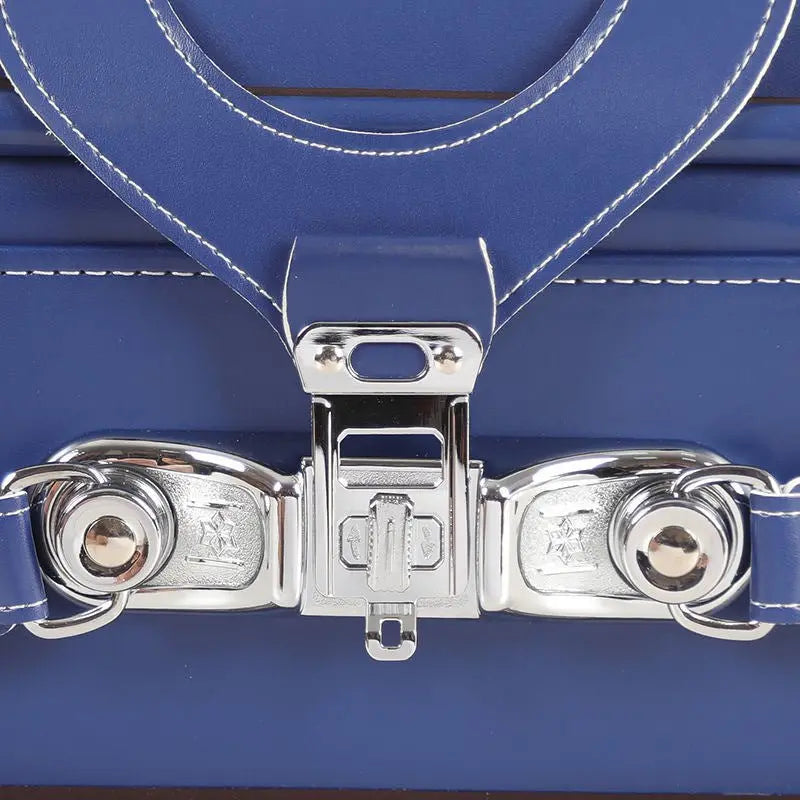 Détail de la boucle métallique du sac Randoseru 