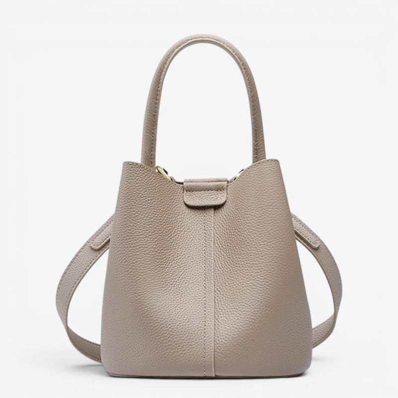 Sac seau en cuir de vachette gris taupe avec poignée et bandoulière amovible