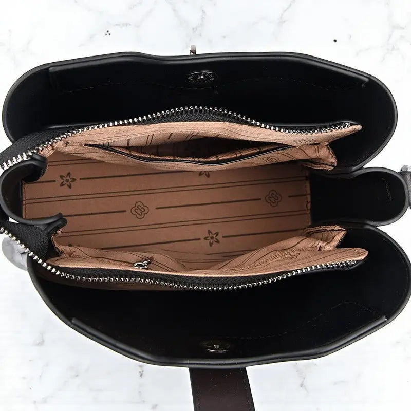 Intérieur du sac seau femme en cuir PU ciré noir avec compartiments et doublure