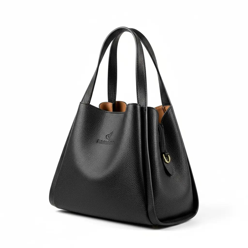 Sac seau noir en cuir synthétique souple vu de trois quarts avec anses solides