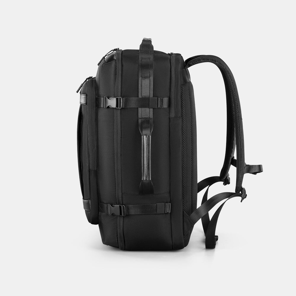 Vue latérale d’un sac de voyage 17 pouces noir avec sangles de compression