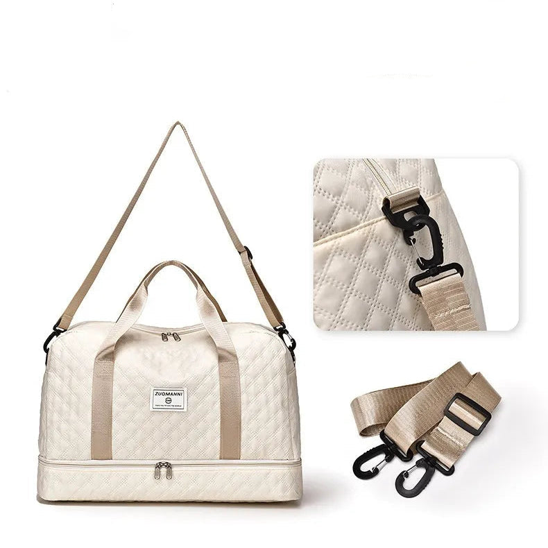 Sac de voyage femme beige avec bandoulière, crochet métallique et compartiment chaussures