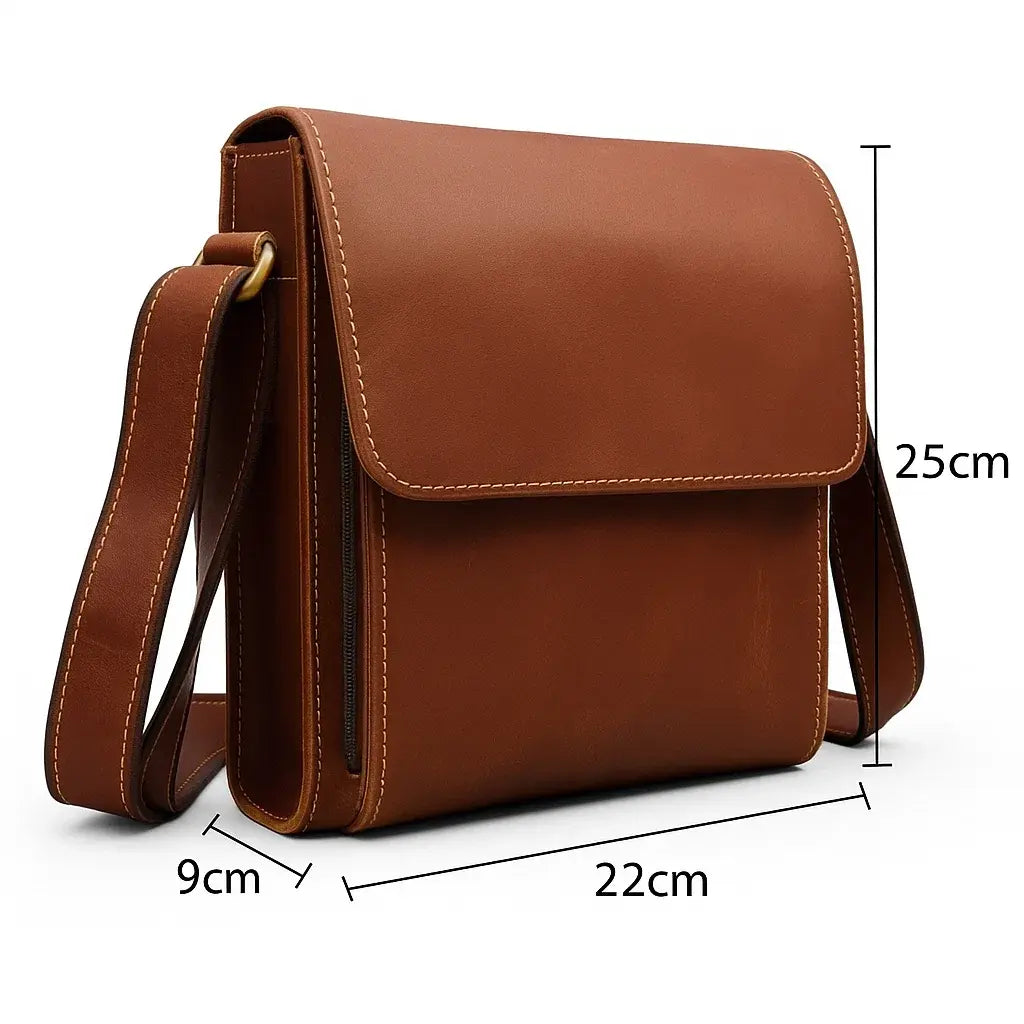 Vue de côté de la sacoche en cuir vintage marron clair pour homme, bandoulière réglable