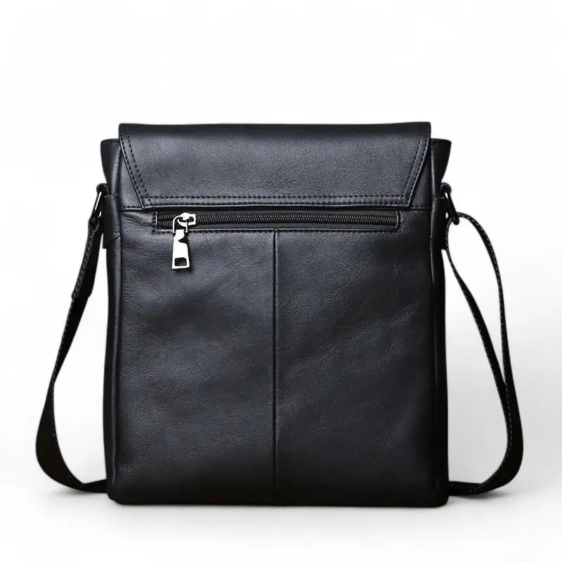 Vue arrière de la sacoche homme en cuir noir avec poche zippée